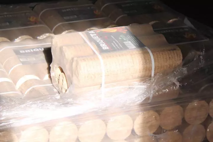 Fabricación y venta de viruta de madera para caballos y serrín en Madrid - Viruta Ricosan - Página de briquetas paquete de 15 kg