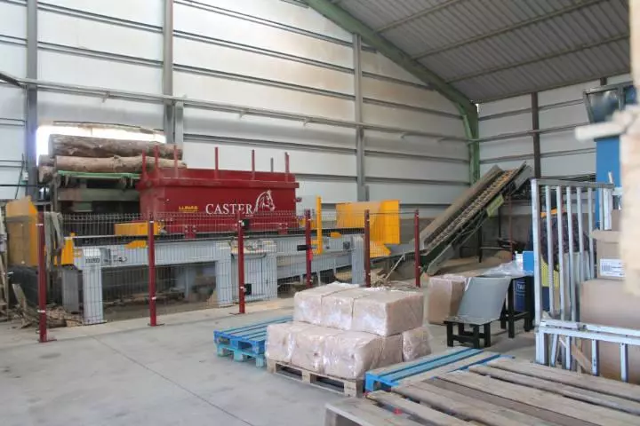 Fabricación y venta de viruta de madera para caballos y serrín en Madrid - Viruta Ricosan - Galería página virutas - Maquinaria