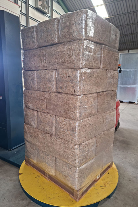 Fabricación y venta de viruta de madera para caballos y serrín en Madrid - Viruta Ricosan - Página de virutas - Palet de alpacas